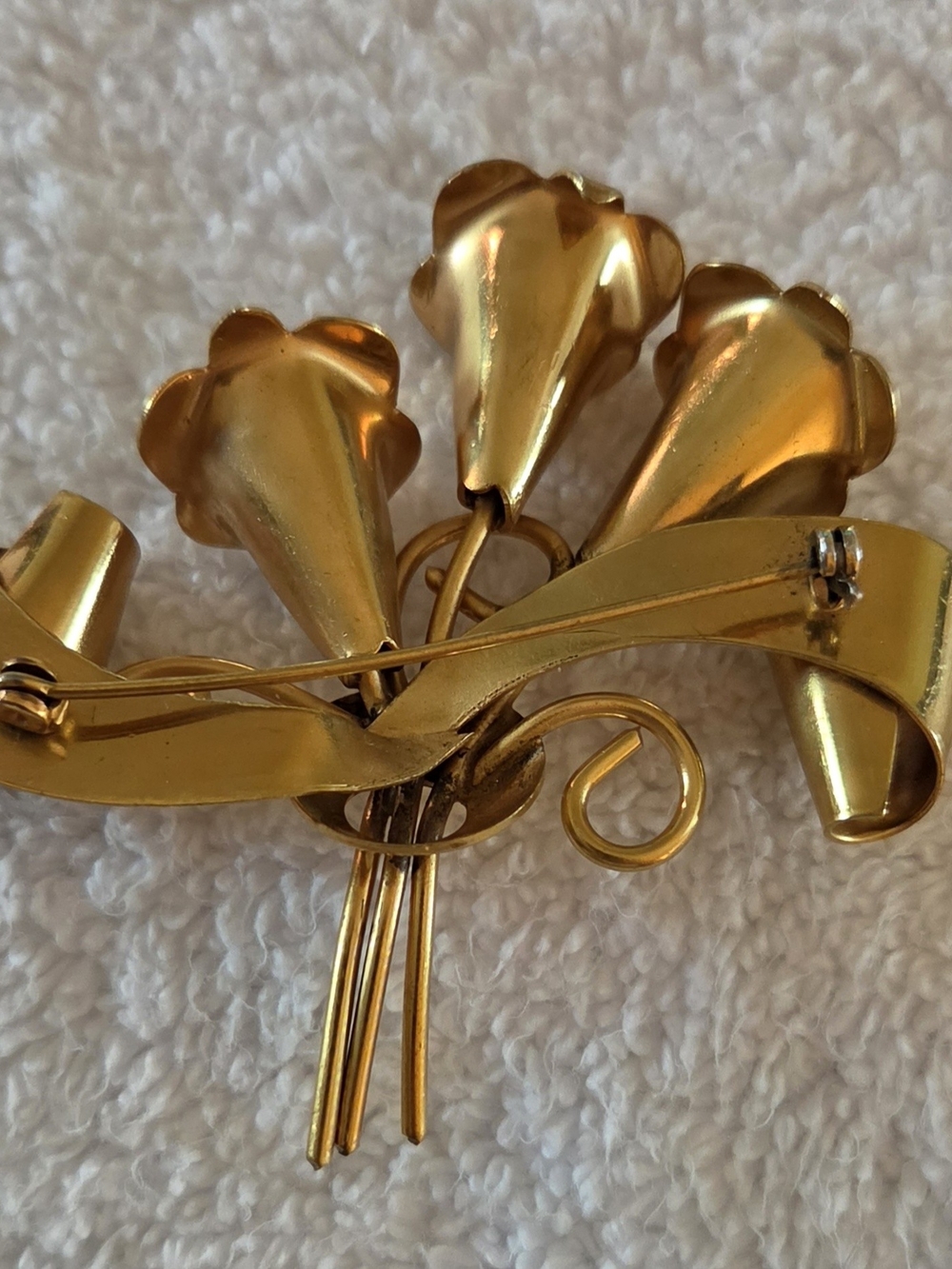 Vintage Gold Tone Brooch Pin Lot 10pc Teddy Bear(Avon) & Calla Lily Bouquet&more - Picture 3 of 14